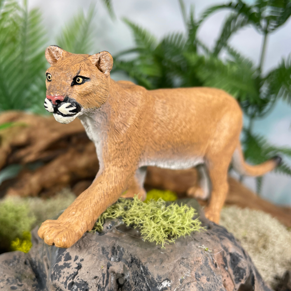 Mountain Lion Toy Figure | WS Naw | Safari Ltd®