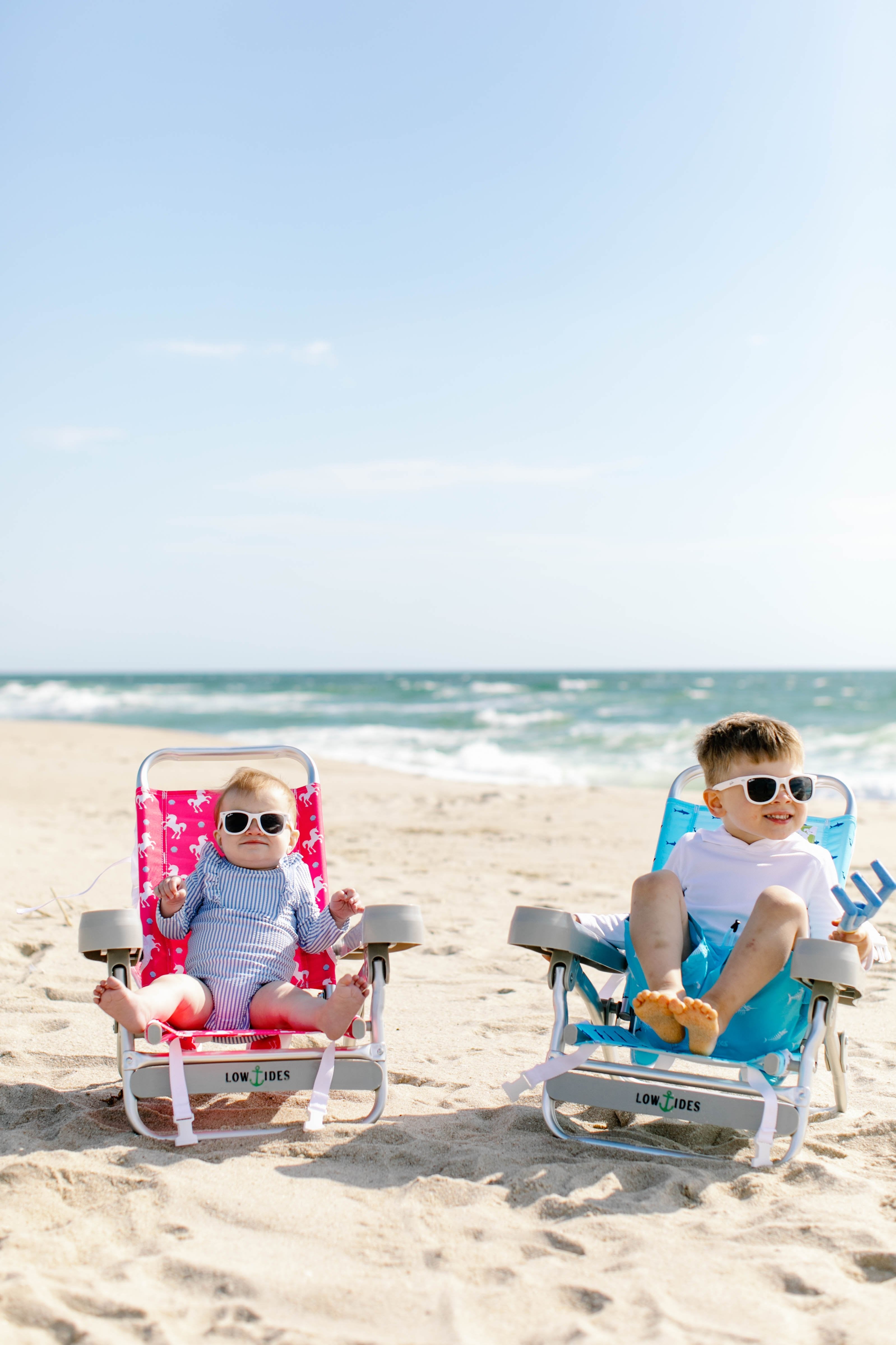 Lowtides Gully Child Beach Chair in Shark Bite Print - Safari Ltd®