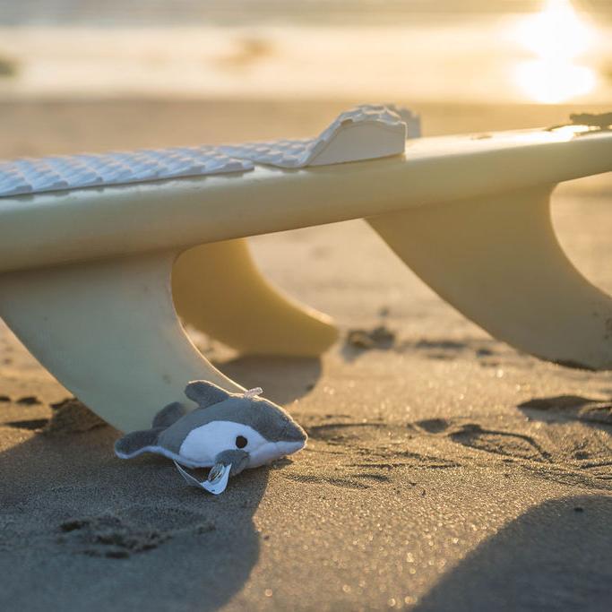 Shore Buddies Finn the Dolphin Keychain - Safari Ltd®